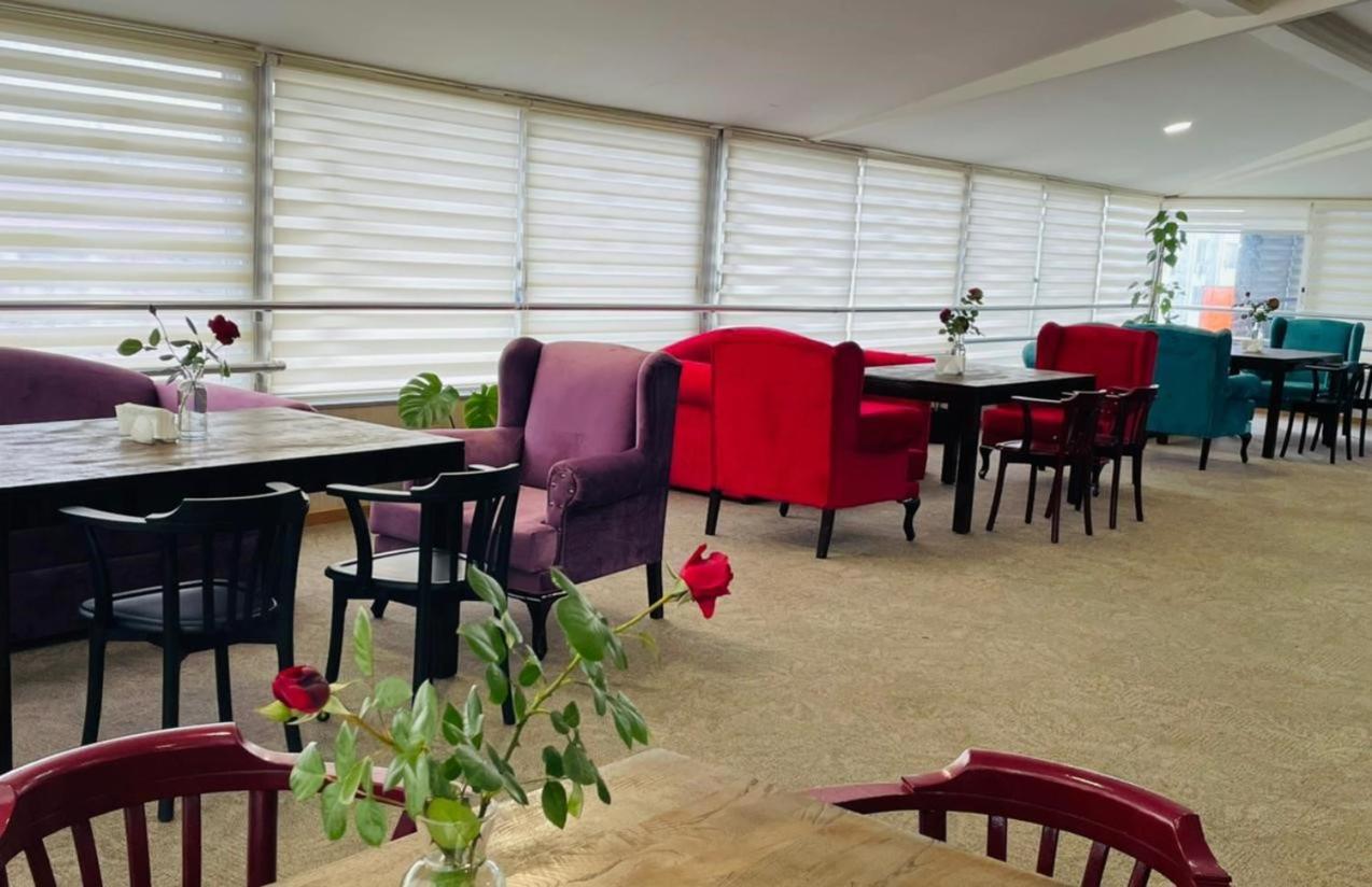 Aura Boutique Hotel บาทูมิ ภายนอก รูปภาพ