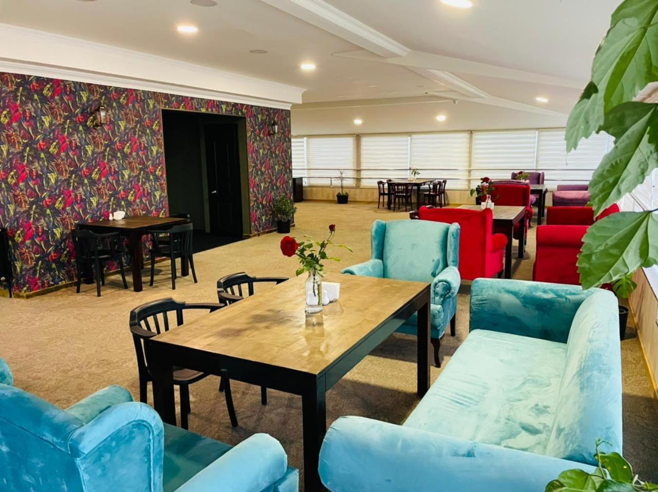 Aura Boutique Hotel บาทูมิ ภายนอก รูปภาพ