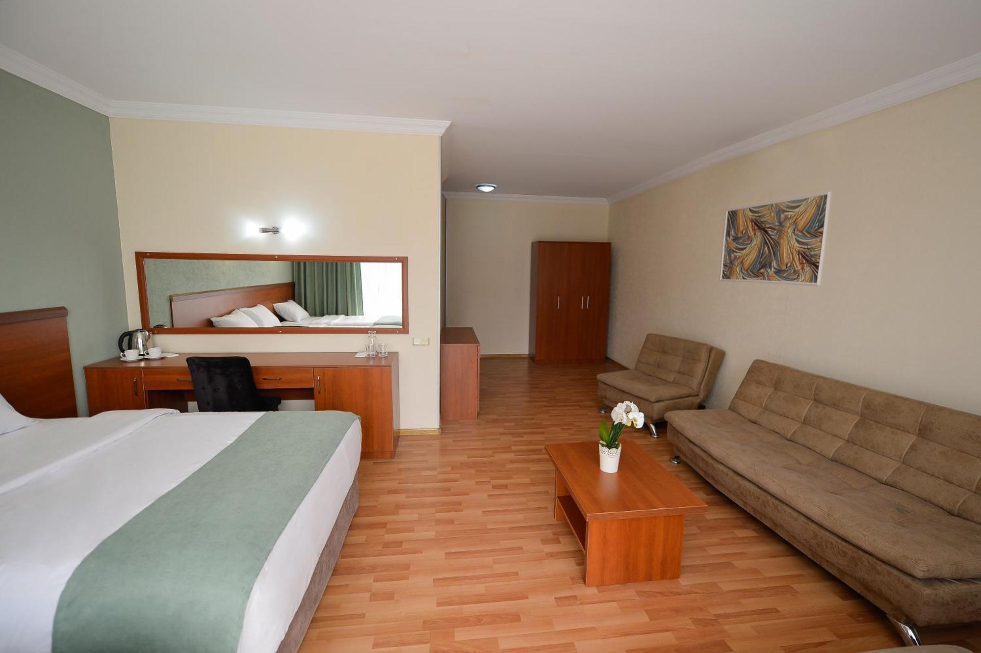 Aura Boutique Hotel บาทูมิ ภายนอก รูปภาพ