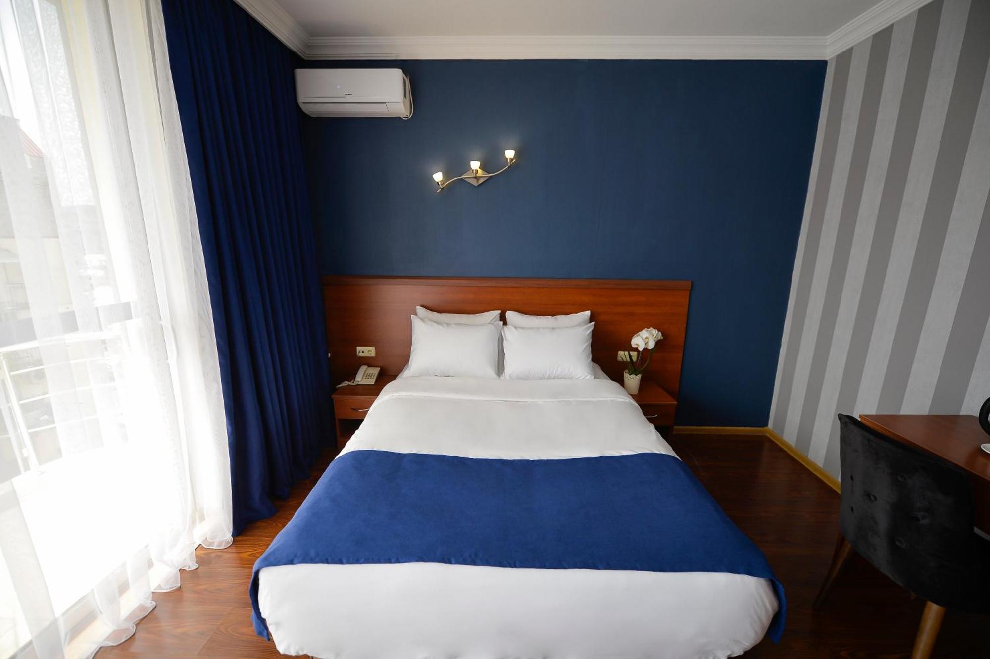 Aura Boutique Hotel บาทูมิ ภายนอก รูปภาพ