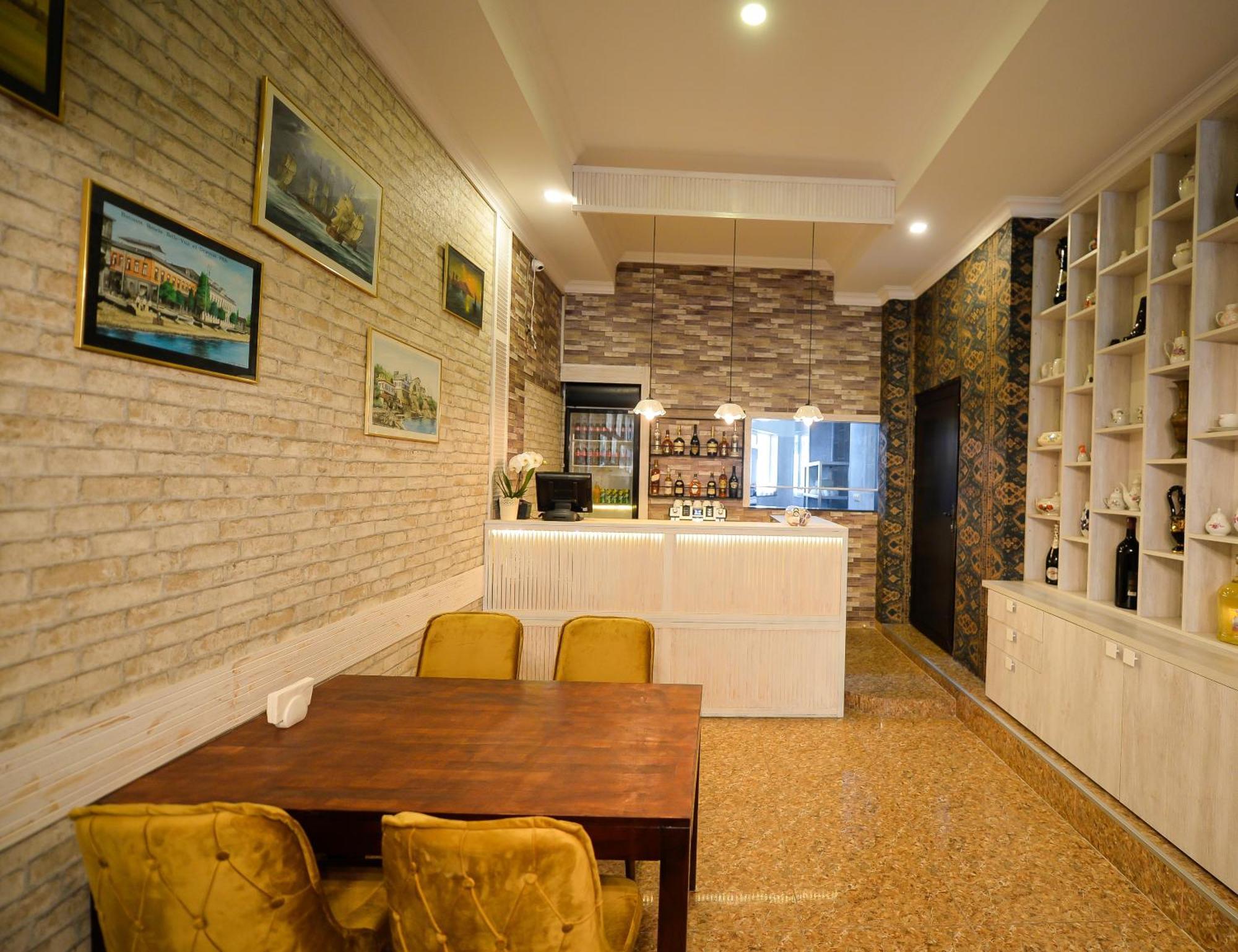 Aura Boutique Hotel บาทูมิ ภายนอก รูปภาพ