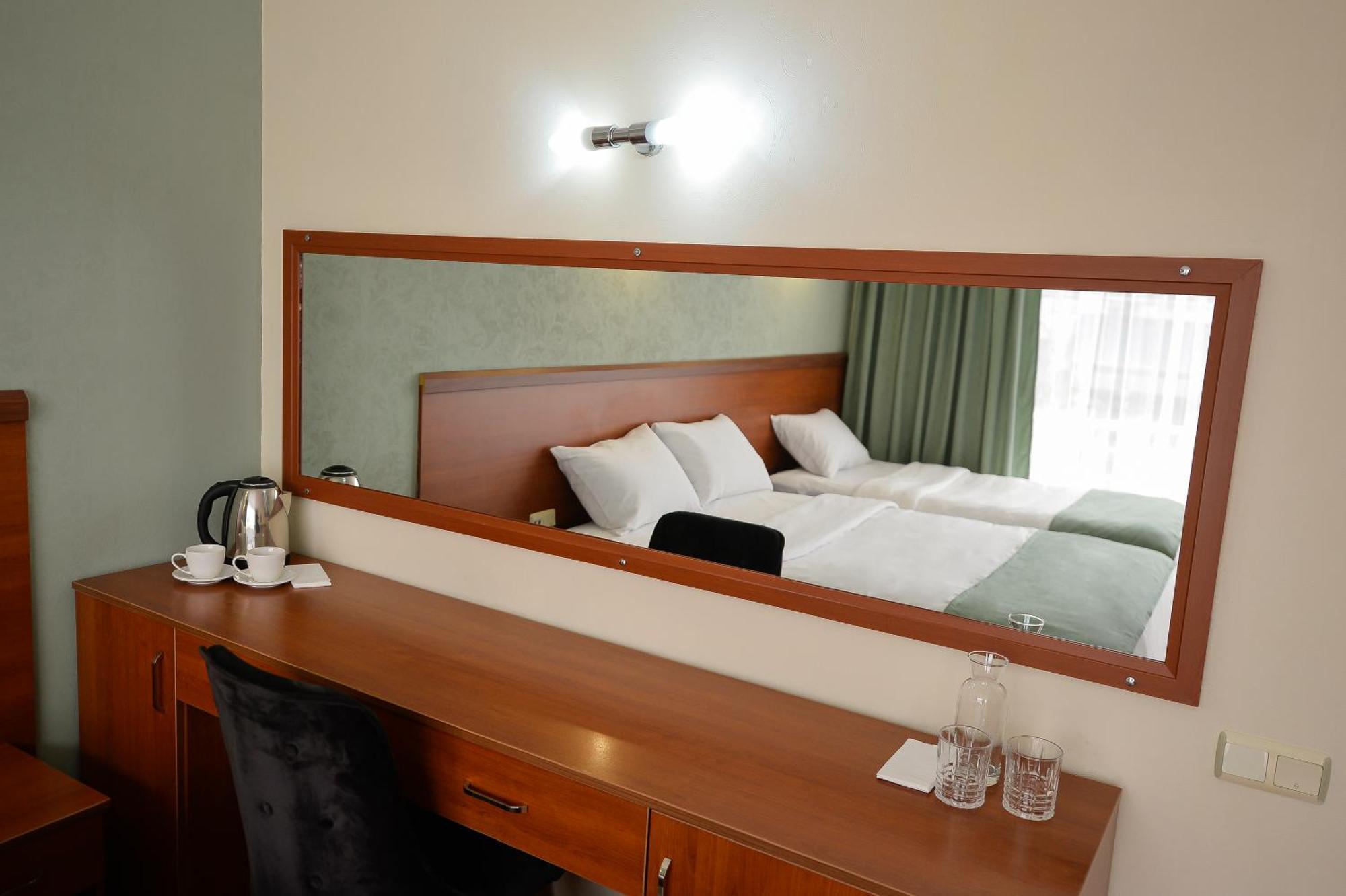 Aura Boutique Hotel บาทูมิ ภายนอก รูปภาพ