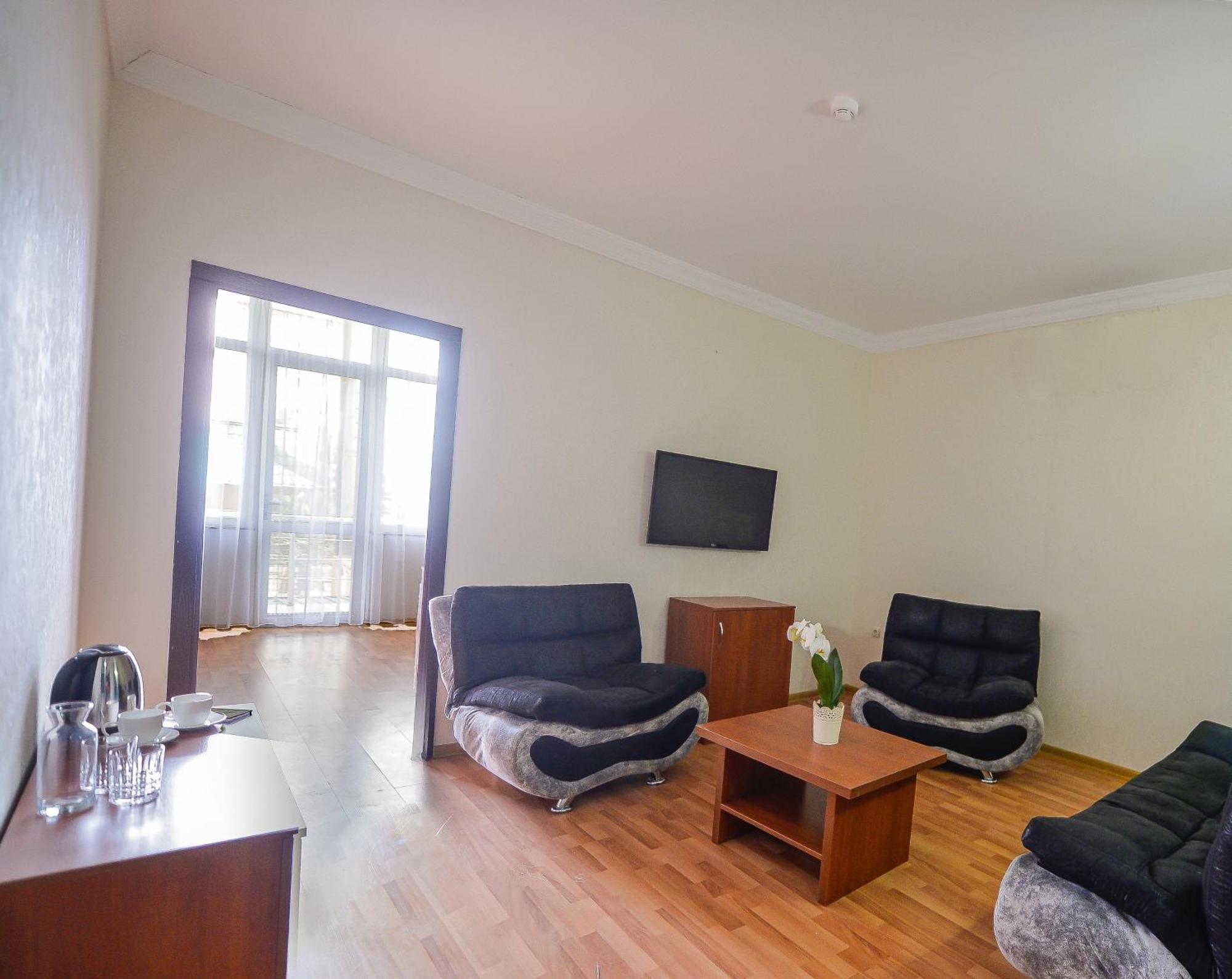 Aura Boutique Hotel บาทูมิ ภายนอก รูปภาพ