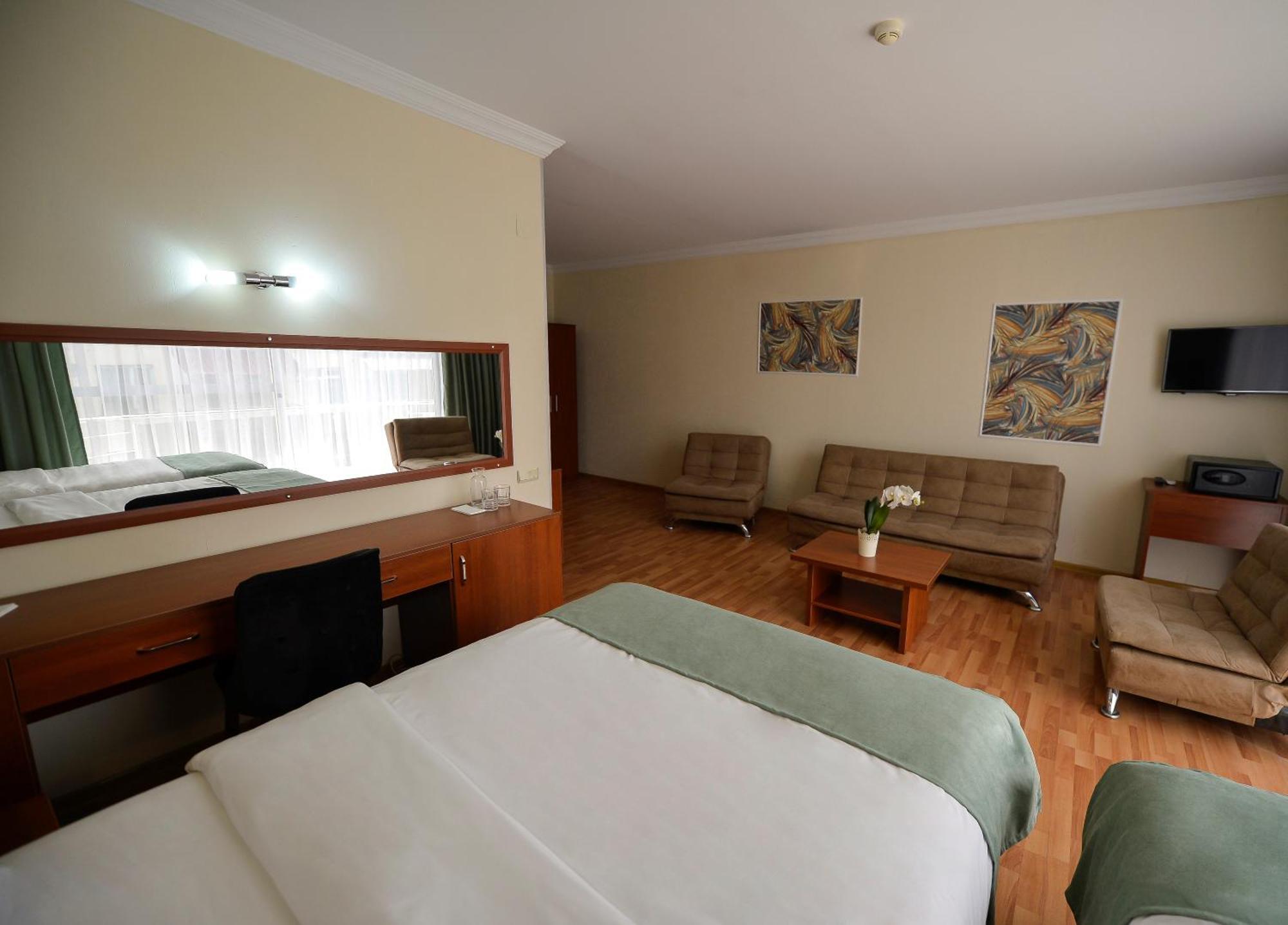 Aura Boutique Hotel บาทูมิ ภายนอก รูปภาพ