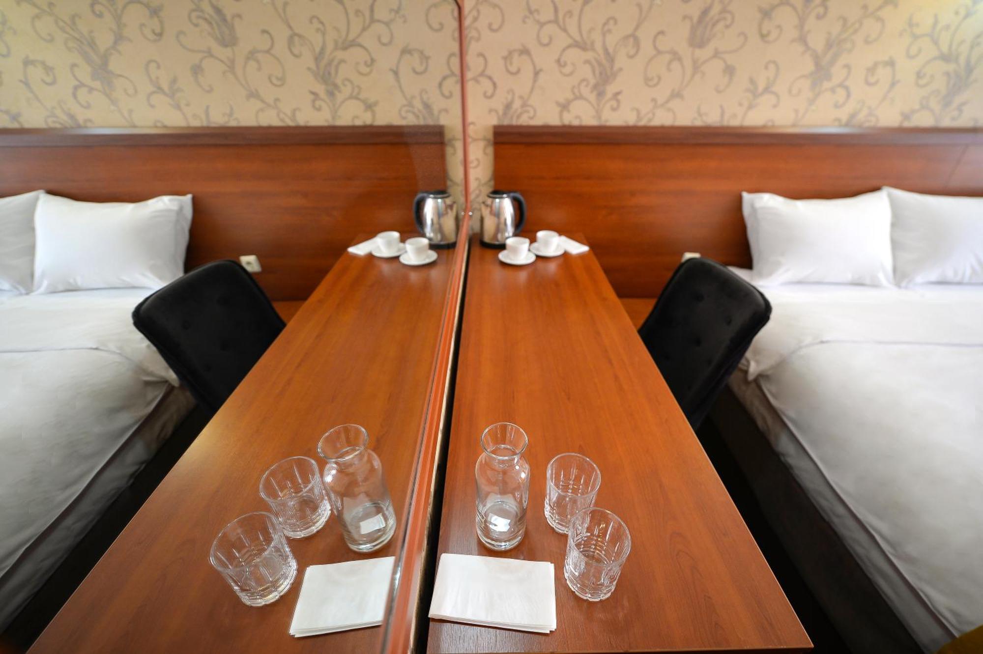 Aura Boutique Hotel บาทูมิ ภายนอก รูปภาพ
